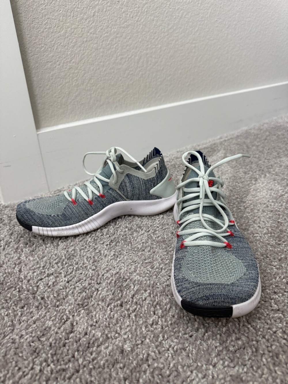 Nike Free Women’s Knit Athletic Training Sneakers in Light Gray and Blue Sz 7.5